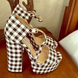 Steve Madden platform sandals size 5